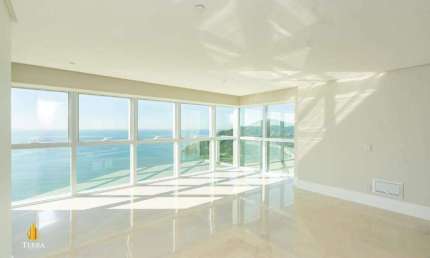 Apartamento em andar alto no Edifício One Tower localizado na Barra Sul em Balneário Camboriú.