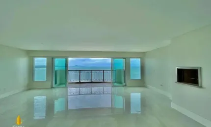 Apartamento frente mar à venda no Aurora Exclusive Home no Centro de Balneário Camboriú