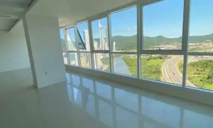 Apartamento à venda no Marina Beach Towers em Balneário Camboriú