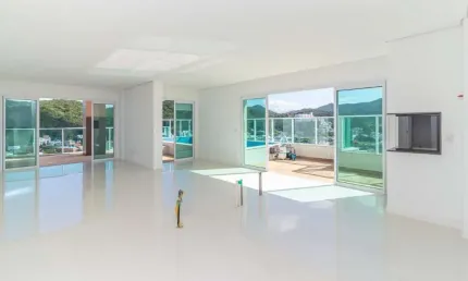 Cobertura à venda no Solares da Brava com 04 suítes e 05 vagas de garagem na Praia Brava em Itajaí.
