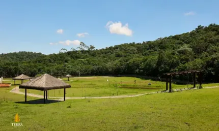 Terreno a venda no Condomínio Gralha Azul localizado na Área Rural em Camboriú.