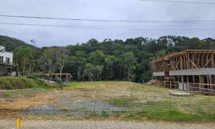Terreno a venda no Condomínio Residencial Haras Rio do Ouro em Balneário Camboriú.