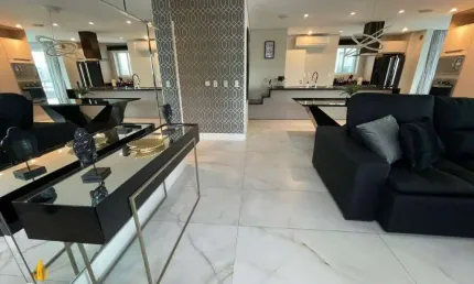 Apartamento à venda no Barra Tower no Centro em Balneário Camboriú.