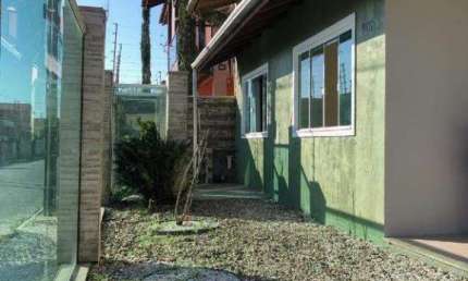Casa a venda com 200m² localizada no bairro Santa Regina em Itajaí.