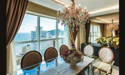 Apartamento mobiliado e decorado no Edifício Residencial Four Seasons no Centro de Balneário Camboriú.