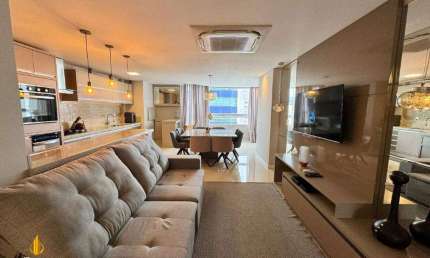 Apartamento à venda no Edifício Cadillac Tower, localizado no centro de Balneário Camboriú.