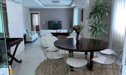 Apartamento a venda no Edifício Petrópolis em Balneário Camboriú
