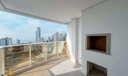 Apartamento a venda no Le Havre com localização privilegiada no Bairro Fazenda em Itajaí.