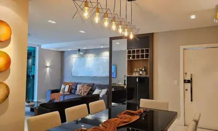 Apartamento diferenciado a venda no Edifício Chateau Versalles localizado no Centro em Balneário Camboriú.