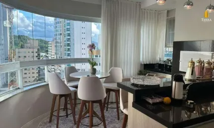 Apartamento à venda no edifício celebrity tower em balneário camboriú.