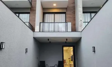 Casa a venda localizada na praia de Canto Grande em Bombinhas.
