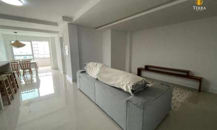Apartamento duplex mobiliado para locação no Edifício Emerald localizado na Praia Brava em Itajaí.