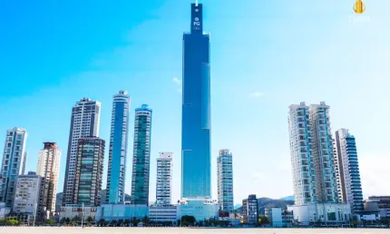 Apartamento de Alto Padrão Frente ao Mar à venda em Balneário Camboriú