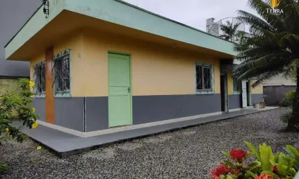 Casa a venda localizada no Bairro da Barra em Balneário Camboriú.