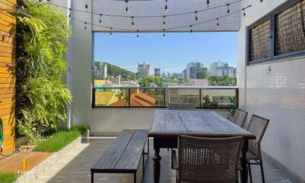 Apartamento Duplex à Venda no Edifício Reis Village, Praia dos Amores, Balneário Camboriú.