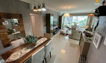 Apartamento mobiliado no Edifício Porto Madero com localização excelente na Praia Brava em Itajaí.