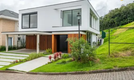 Casa a venda no Condomínio Riverside localizado no bairro Rio do Meio em Itajaí.
