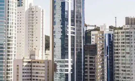 Apartamento Frente Mar à venda no Edifício Sky Tower em Balneário Camboriú