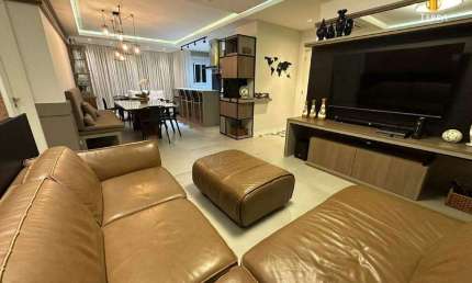 Apartamento a venda no Edifício Torre Esmeralda localizado no Centro em Balneário Camboriú.