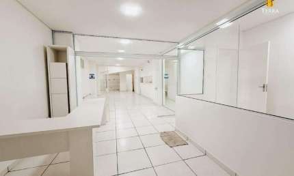 Sala Comercial para Locação a 50m do Mar – 122m² em Localização Privilegiada