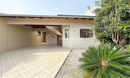 Casa com 3 quartos à venda no Iririú, Joinville 