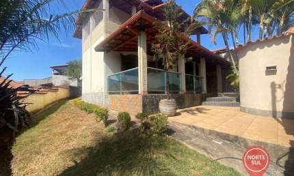 Casa com 3 dormitórios à venda, 223 m² por R$ 900.000,00 - Lourdes - Brumadinho/MG