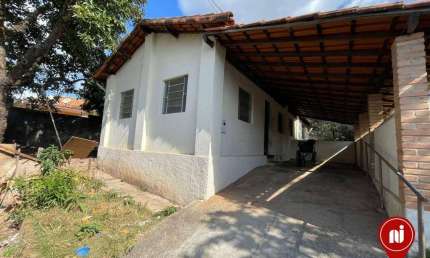 Casa com 3 dormitórios para alugar, 150 m² por R$ 1.800,00/mês - Centro - Brumadinho/MG