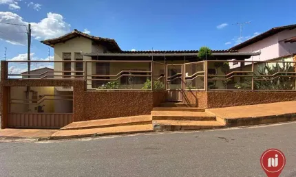 Casa à venda, 360 m² por R$ 950.000,00 - Centro - Mário Campos/MG