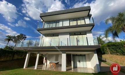 Casa Triplex à Venda no Condomínio Ilha da Lagoa, 450 m² por R$ 1.990.000 - Contagem/MG