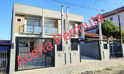 Lindo sobrado geminado com 1 suíte mais 2 quartos à venda no bairro Boa Vista em Joinville - SC por R$ 495.000,00.