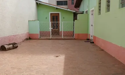 Casa comercial com 3 salas para alugar no Centro, São Roque 