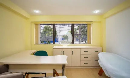 Sala comercial no Juvevê - ideal para consultórios ou escritórios de alto padrão
