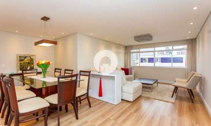 Apartamento reformado, com vista incrível e porteira fechada no coração do Juvevê!