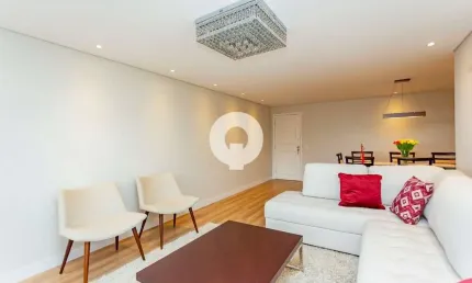 Apartamento reformado, com vista incrível e porteira fechada no coração do Juvevê!