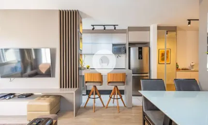 APARTAMENTO MOBILIADO À VENDA NA DIVISA DO ÁGUA VERDE/PORTÃO