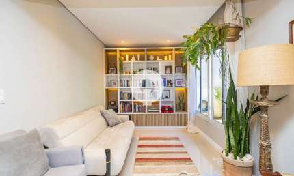 Casa espaçosa com 4 quartos, edícula, reformada e muito bem localizada!