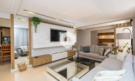 CASA ESPAÇOSA COM 4 QUARTOS, EDÍCULA, REFORMADA E MUITO BEM LOCALIZADA