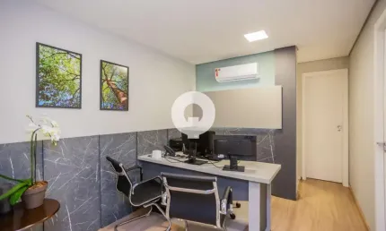 Salas Comerciais Unificáveis, Reformadas,  com 2 vagas no Centro de Curitiba