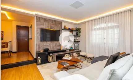 Casa térrea reformada com 219m² com edícula e piscina