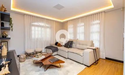 Casa térrea reformada com 219m² com edícula e piscina