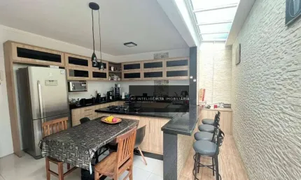 Maravilhoso sobrado com 03 suites + 04 vagas com móveis planejados em todos os ambientes na vila gomes cardim !!!