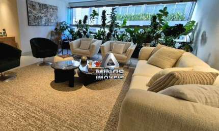 Apartamento amplo com sala espaçosa, 3 suítes e 4 vagas
