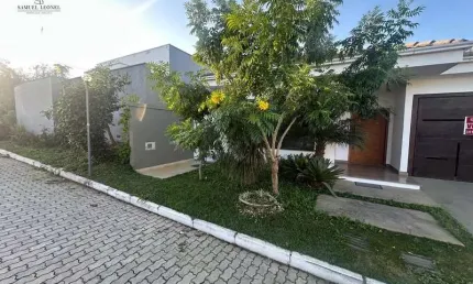Casa Linear em Condomínio Fechado com Três Quartos Suítes a venda por 1.379.000,00
