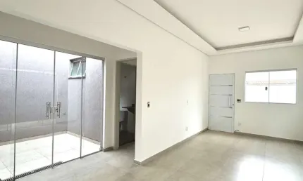 Deslumbrante casa tipo para venda em Jardim Ângelo Jurca com 2 quartos, sendo 1 suíte, 73m²