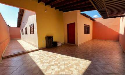 Excelente casa tipo para venda em Jardim Arlindo Laguna com 3 quartos, sendo 1 suíte, 133m²
