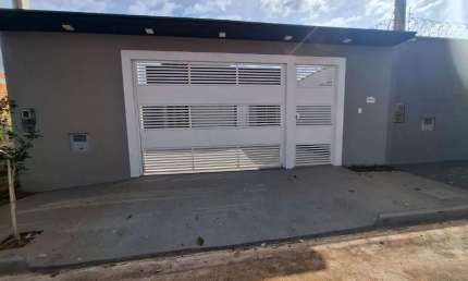 Versátil casa tipo para venda em Jardim Cristo Redentor com 2 quartos, 48m²