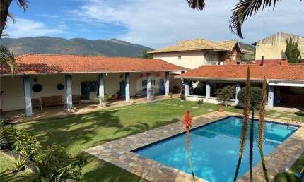 Casa térrea à Venda, com 4 suítes e piscina no Jardim Paulista em Atibaia