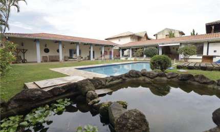 Casa térrea à Venda, com 4 suítes e piscina no Jardim Paulista em Atibaia