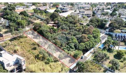 Terreno à Venda em San Fernando Valley, Atibaia: Espaçoso Lote com Localização Privilegiada