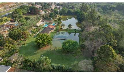 Pousada a venda em Atibaia/SP com 30.000 m² de terreno e infraestrutura para eventos